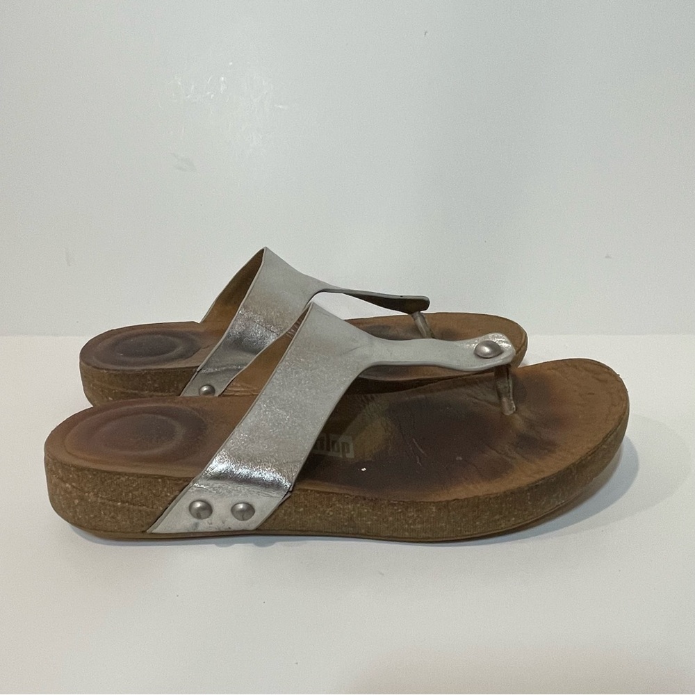 FitFlop Women's Iqushion Silver Toe-Thong Sandals Sz 6 Euro 37